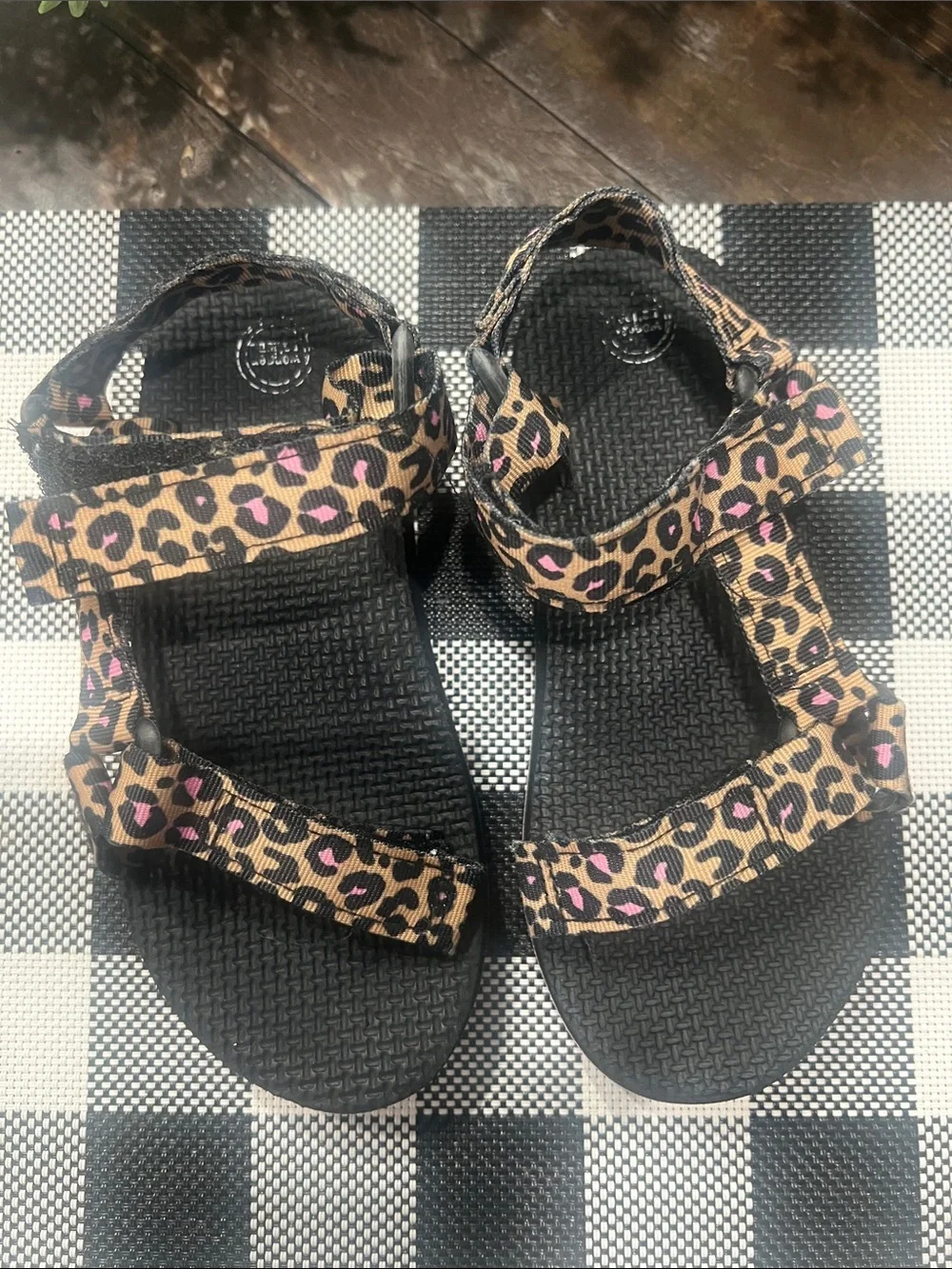 Sporto Leopard Print Strappy Sandals & Purple White Flip Flops